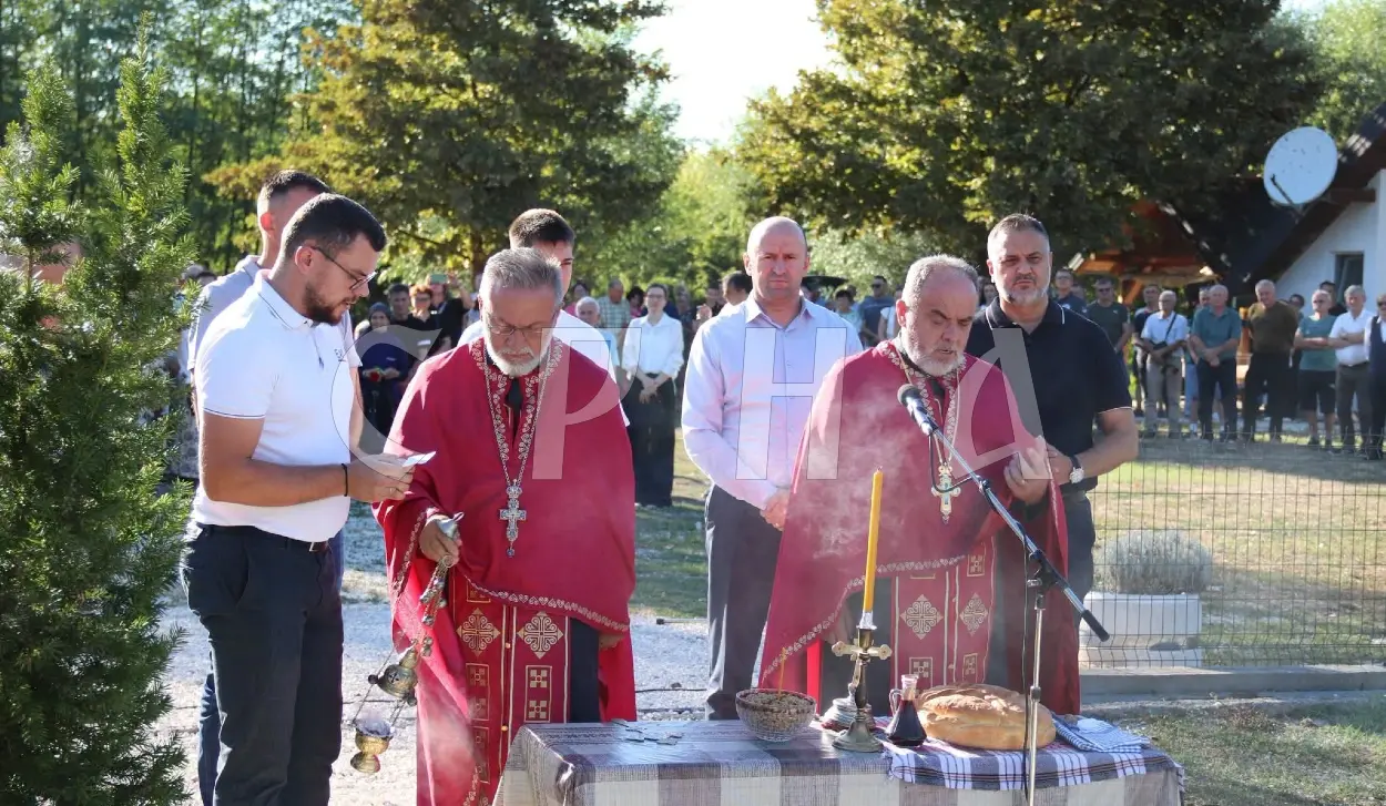 MEMORIAL SERVICE HELD FOR 405 SERB CIVILIANS