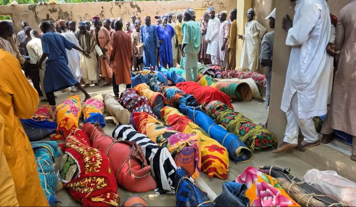 AT LEAST 40 CHILDREN DEAD AFTER OVERCROWDED BOAT CAPSIZES