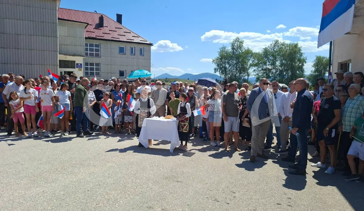 VUČIĆ PROMISES AID TO RESIDENTS OF NOVO SELO