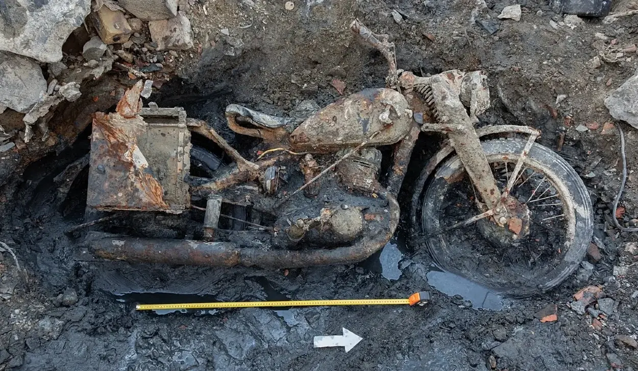 REMAINS OF GERMAN SOLDIERS AND A MOTORCYCLE FROM WW II RECOVERED FROM THE DANUBE