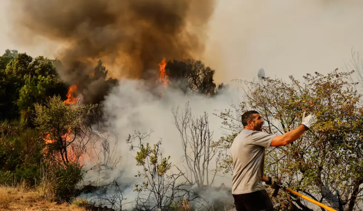 FIGHT CONTINUES AGAINST RAGING WILDFIRE IN PERISTERI