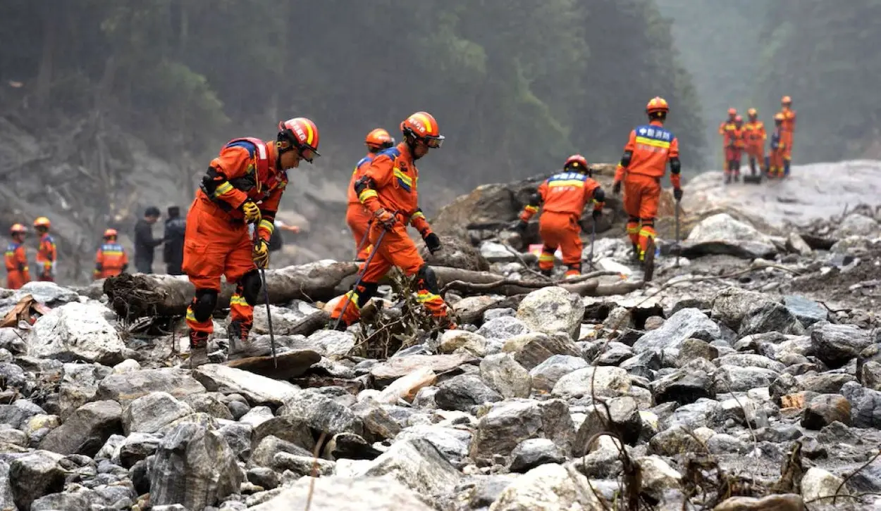 FLOODS KILL AT LEAST 734