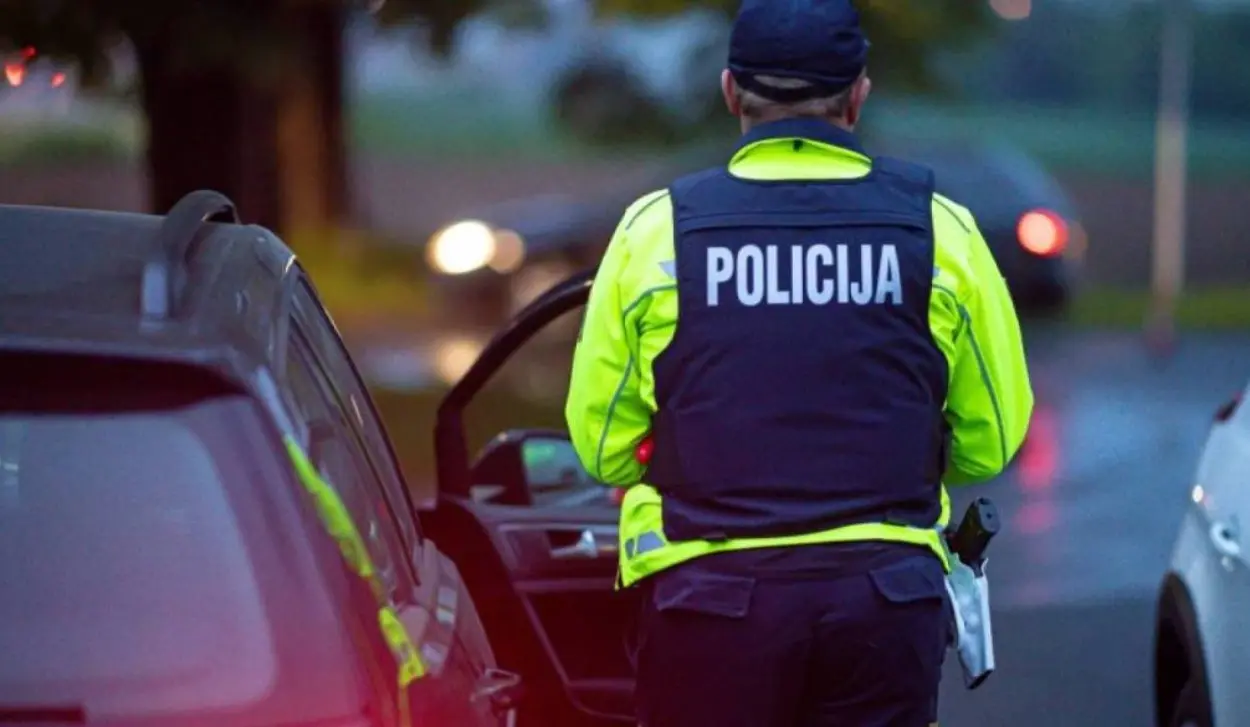 SERB ATTACKED ON PAG, TWO DETAINED