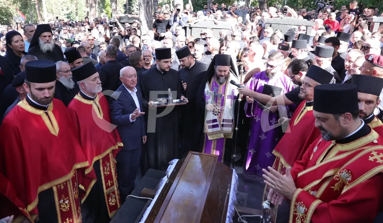 GENERAL MLADIĆ BURIED WITH HONOR GUARD SALVO AS THOUSANDS FLOCK TO TOPČIDER CEMETERY