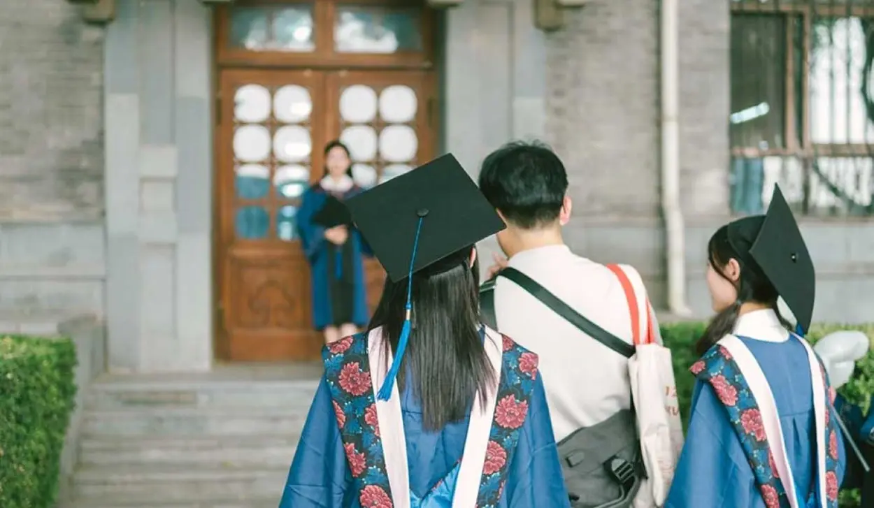 270 MILLION CHINESE ATTAINED HIGHER EDUCATION