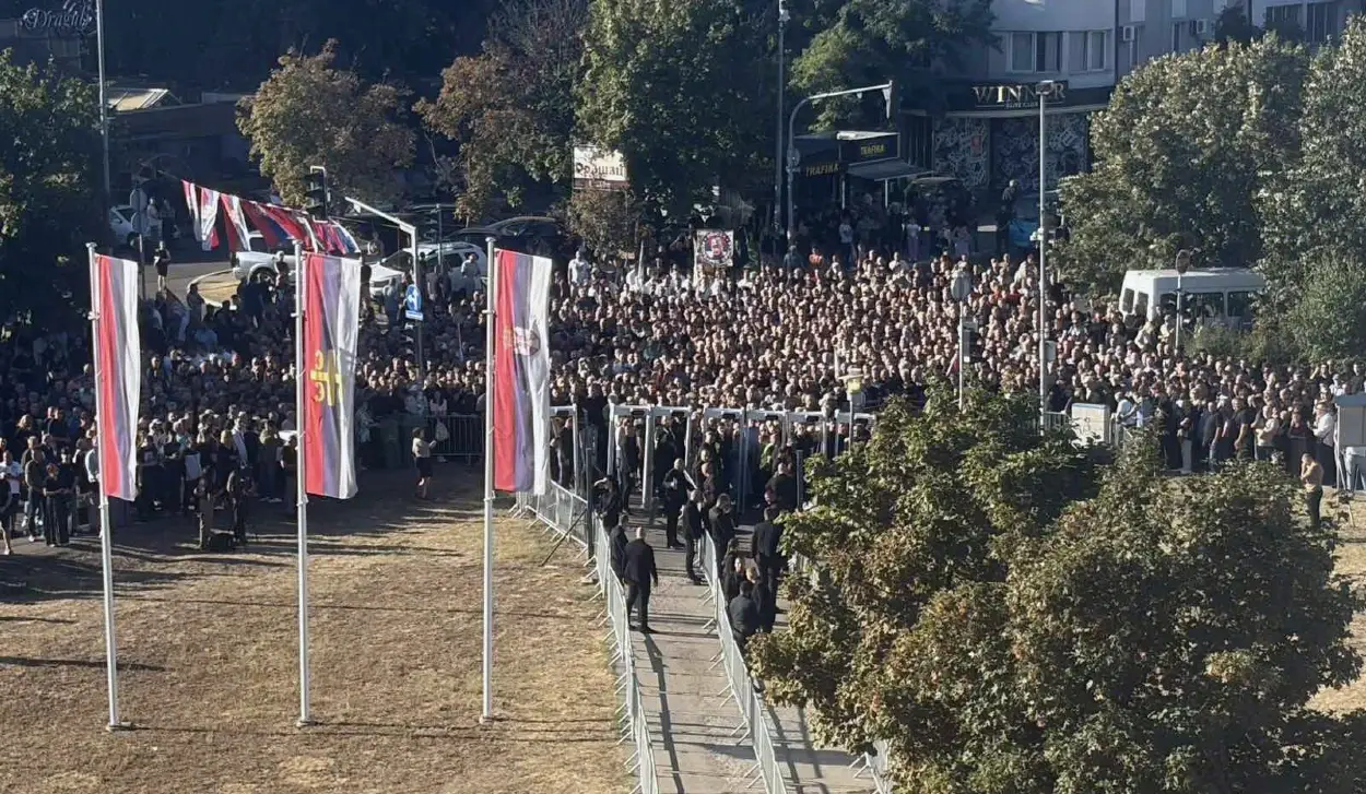 KILOMETER-LONG LINES OUTSIDE VIDIKOVAC CHURCH, CITIZENS LIGHT CANDLES IN PRAYER
