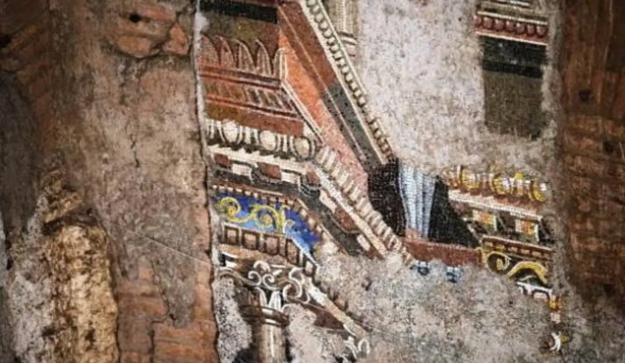 ANCIENT ROMAN FRESCOS AND MOSAIC UNVEILED