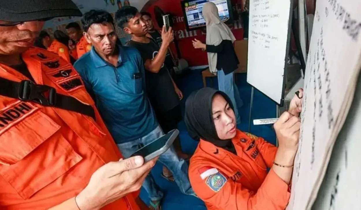 FERRY SINKS OFF JAVA, ONE KILLED AND AROUND 100 RESCUED
