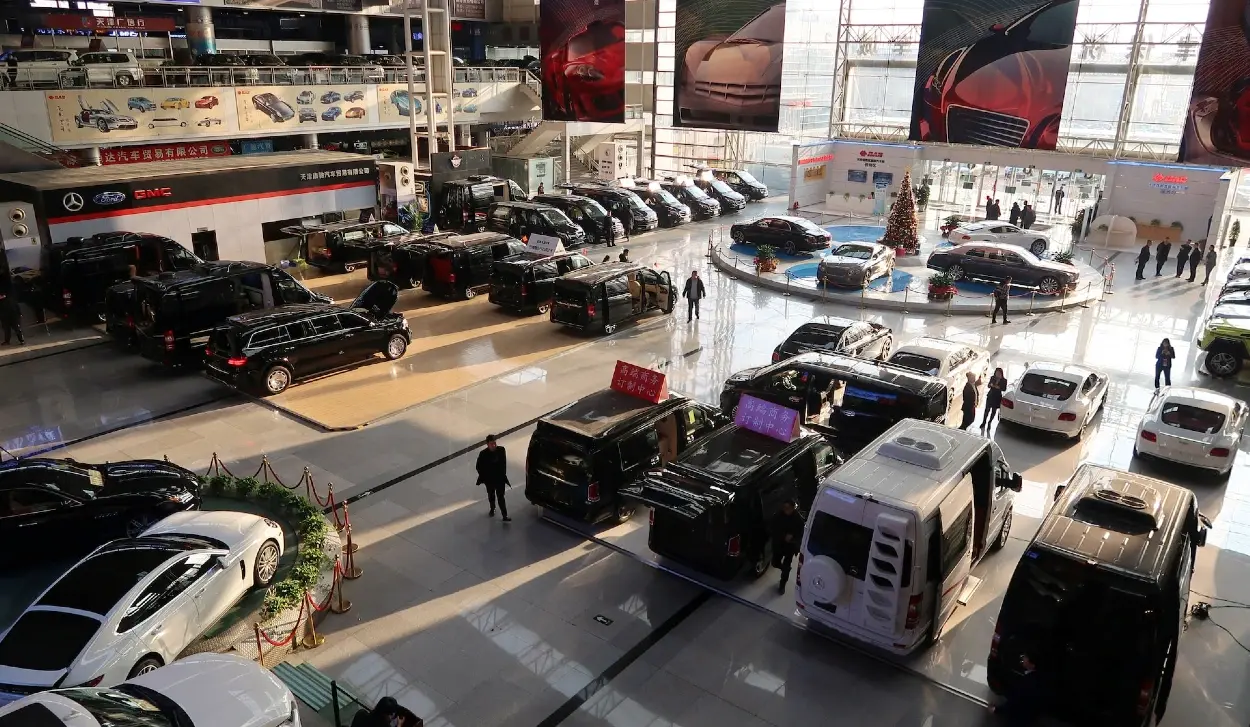 AUTOMAKERS URGE CONGRESS TO BAN CHINESE VEHICLES