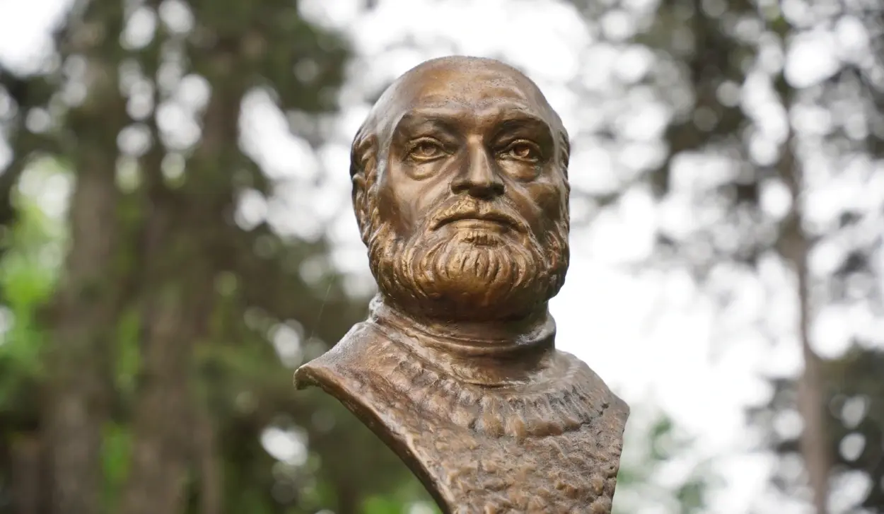 PREDRAG GUGO LAZAREVIĆ - PROFESSOR, CRITIC AND SENATOR