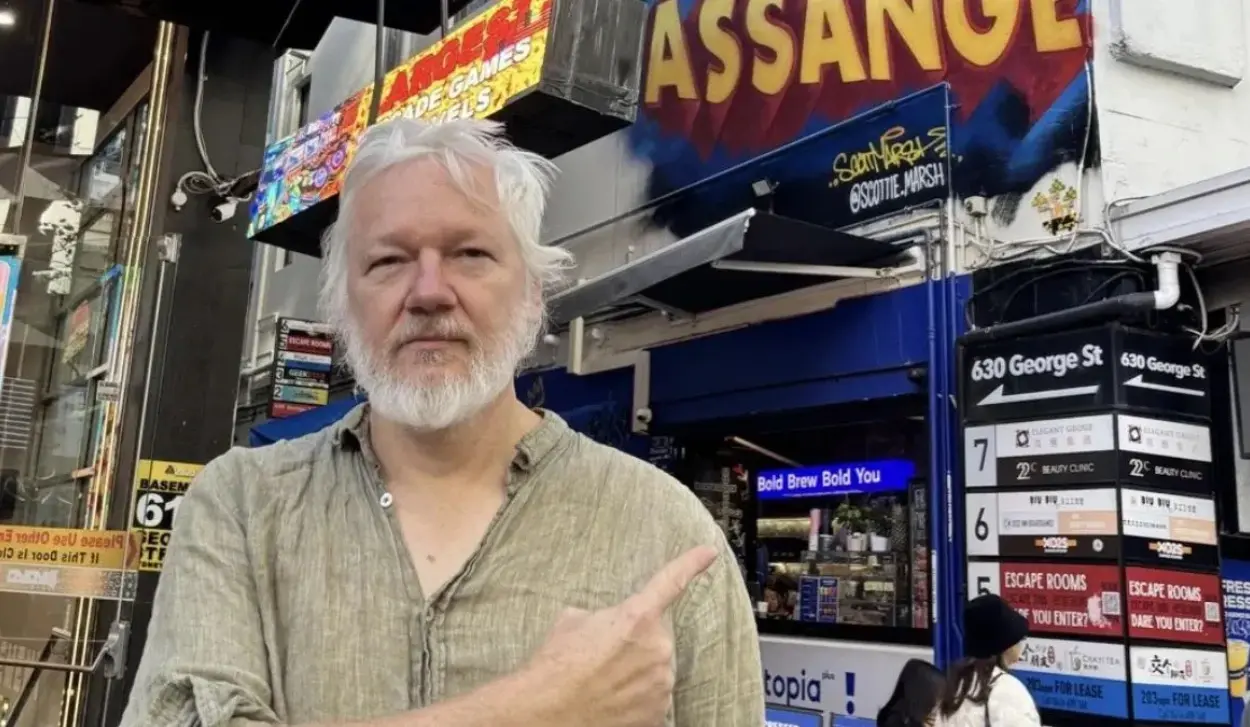 JULIAN ASSANGE ANNOUNCES RETURN