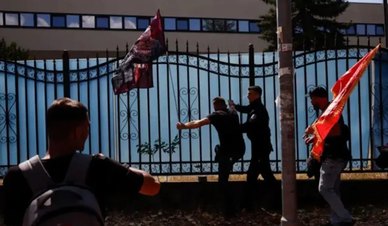 KLA SUPPORTERS ATTACK EULEX HEADQUARTERS IN PRIŠTINA