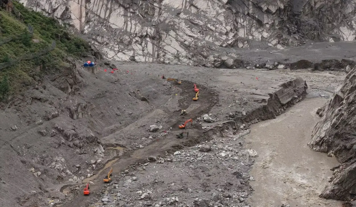 FLOODS IN TIBET LEAVE 43 DEAD