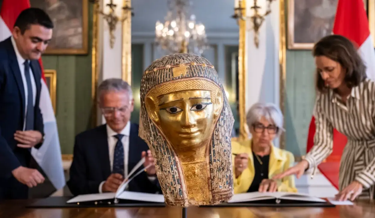 SWITZERLAND RETURNS 2,000-YEAR-OLD GOLDEN FUNERARY MASK