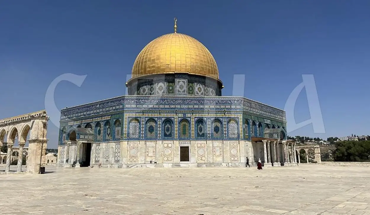 IN JERUSALEM'S OLD CITY, SACRED SITES AND CENTURIES OF HISTORY STAND SIDE BY SIDE