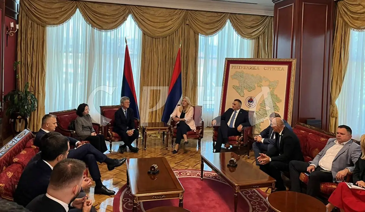 SENIOR SRPSKA OFFICIALS HOLD TALKS WITH JEFFREY SACHS