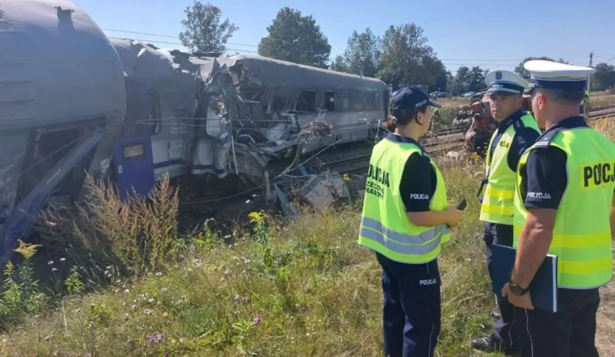 AT LEAST 20 PEOPLE INJURED AFTER TRAIN DERAILS