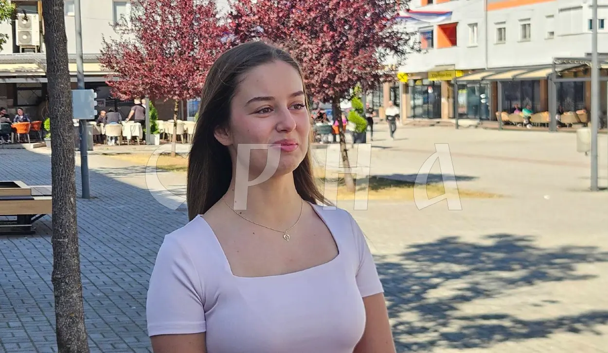 TEODORA THANKS ACO STANIŠIĆ AND IGOR DODIK FOR HELP IN CONTINUING HER EDUCATION IN BANJA LUKA