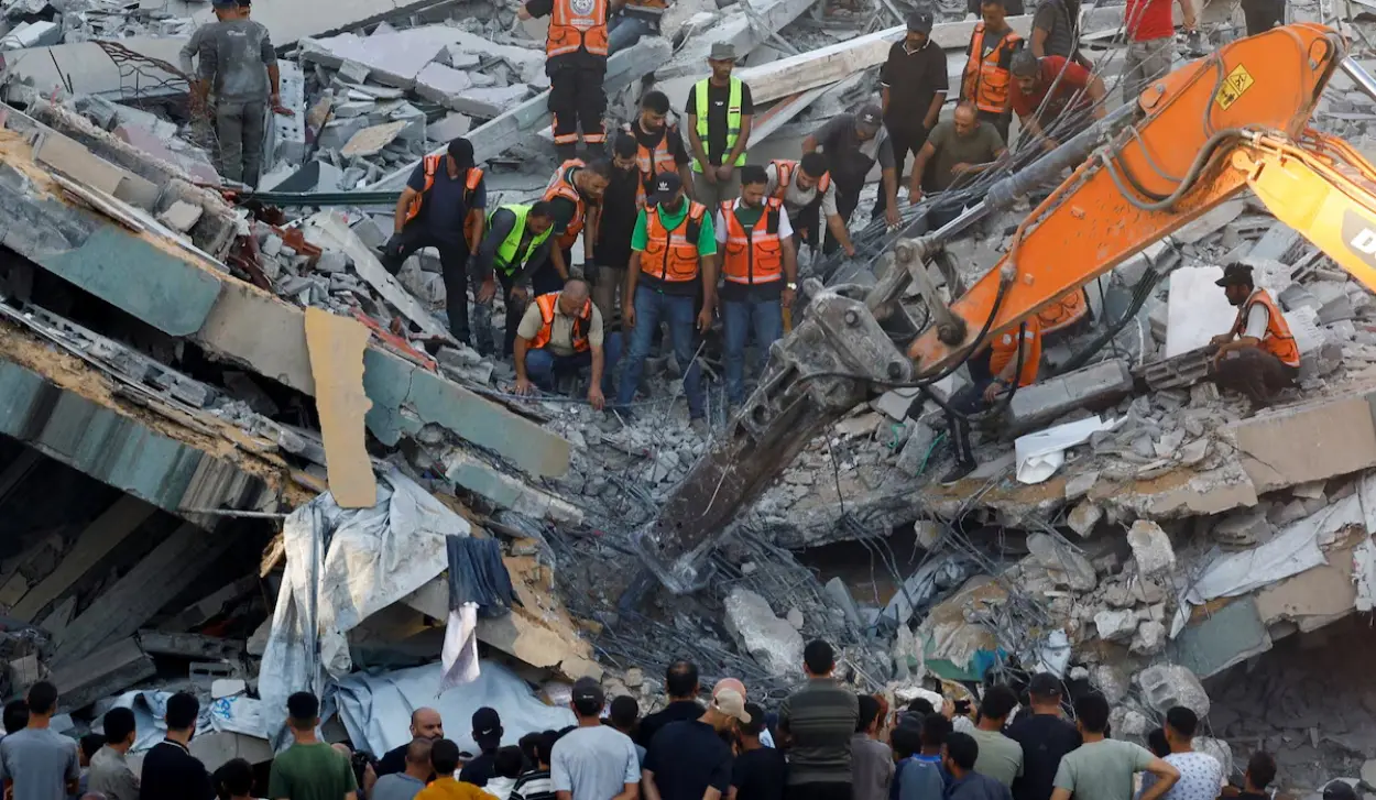 AT LEAST 60 PEOPLE KILLED IN GOLD MINE COLLAPSE