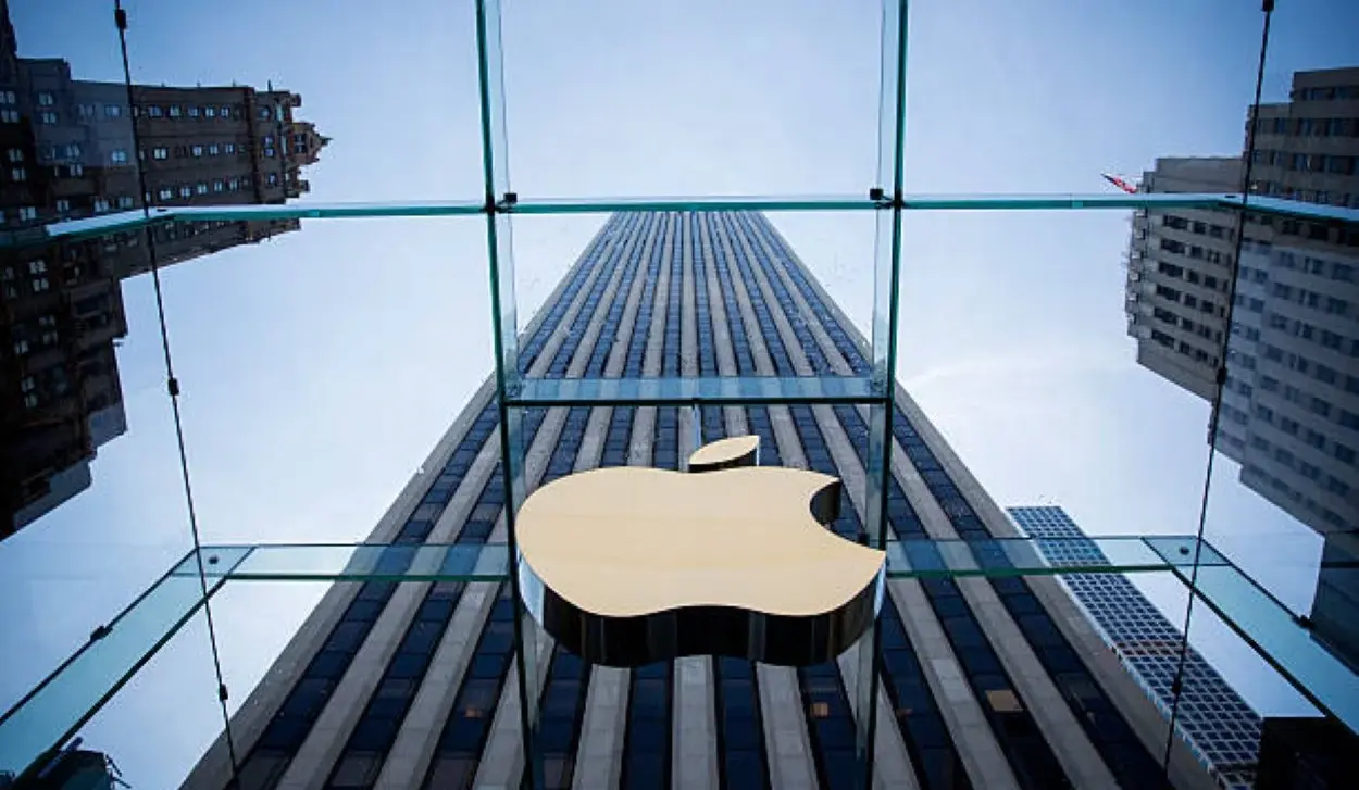 APPLE FACES $5.7 BILLION PATENT DAMAGES AWARD