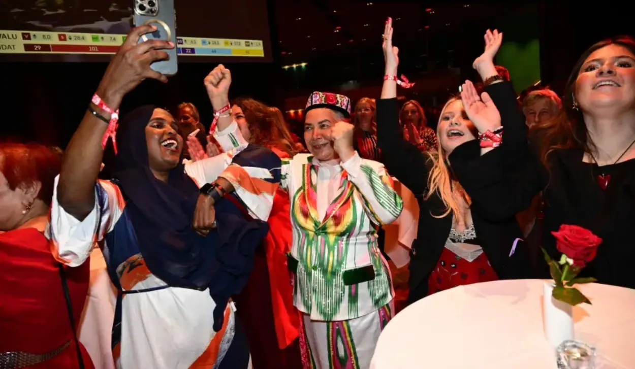 SWEDISH OPPOSITION WINS PARLIAMENTARY MAJORITY