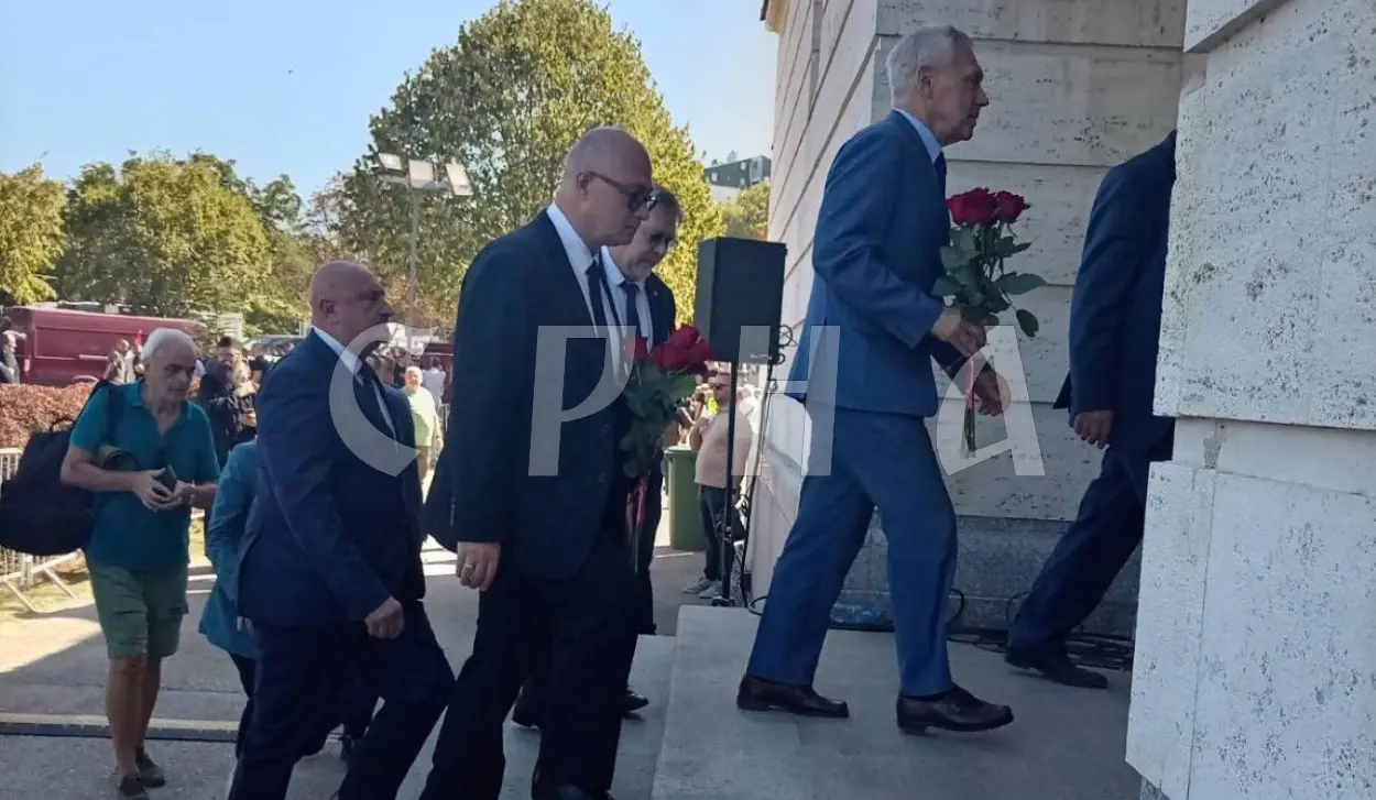 RUSSIAN AMBASSADOR PAYS TRIBUTE TO GENERAL MLADIĆ