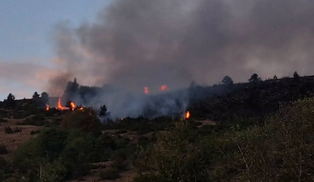 RUNIĆ: FIRE 800 METERS FROM HOMES, WIND HAMPERING FIREFIGHTING EFFORTS