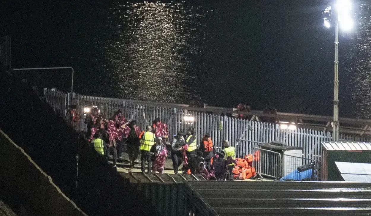 TWO MEN DIE WHILE CROSSING THE ENGLISH CHANNEL BY BOAT