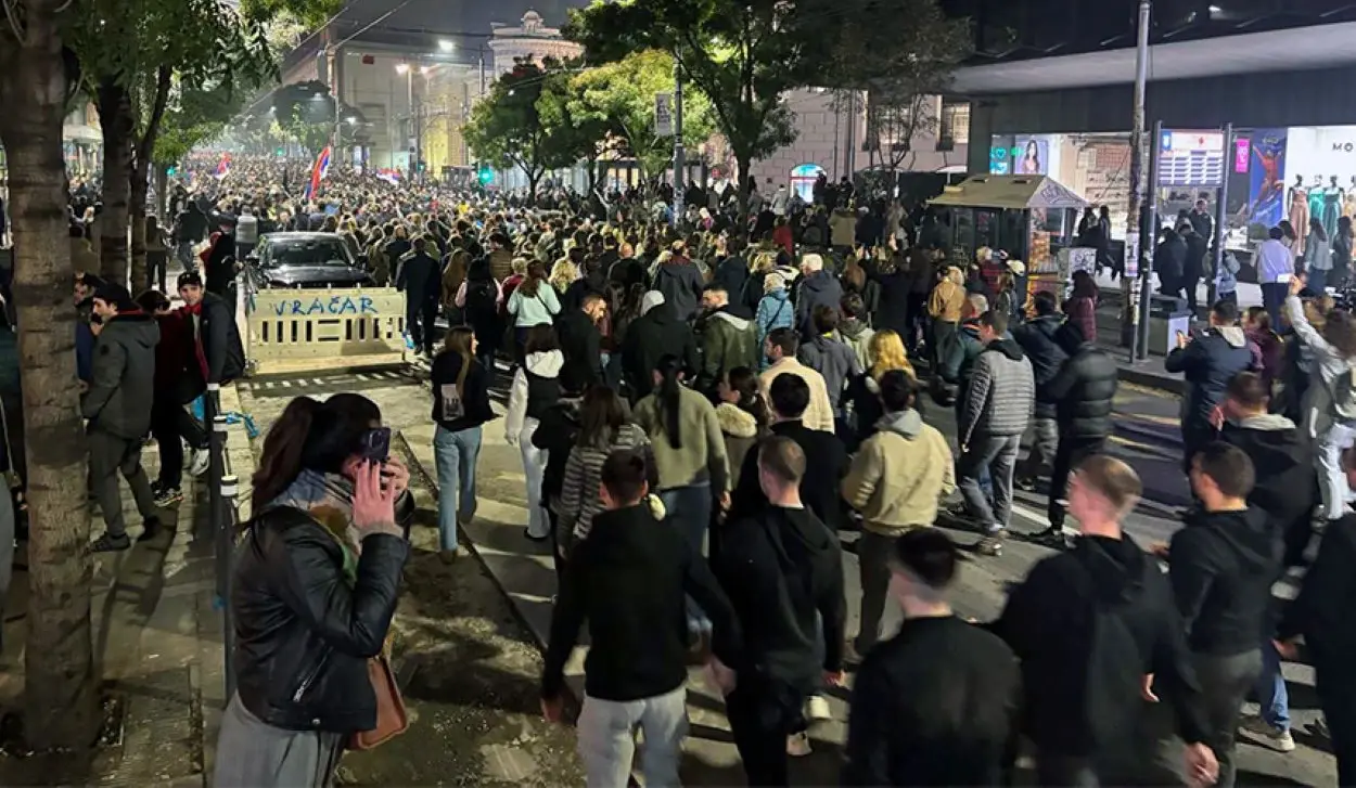 SOME CITIZENS LEAVE SLAVIJA SQUARE