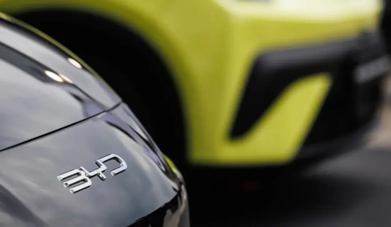 BRUSSELS CAPS CHINESE HYBRID VEHICLE IMPORTS AT 350,000 A YEAR