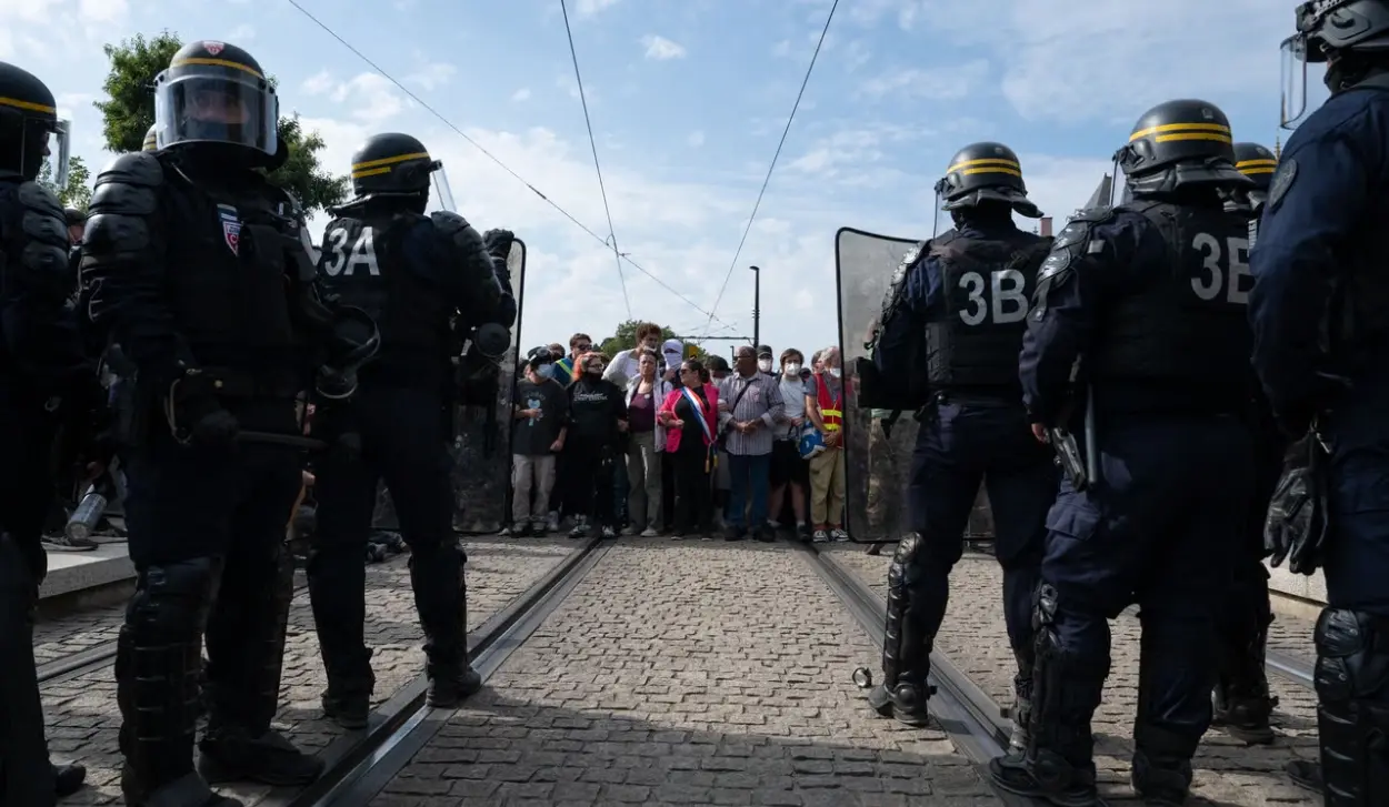 LECORNU DEFENDS POLICE