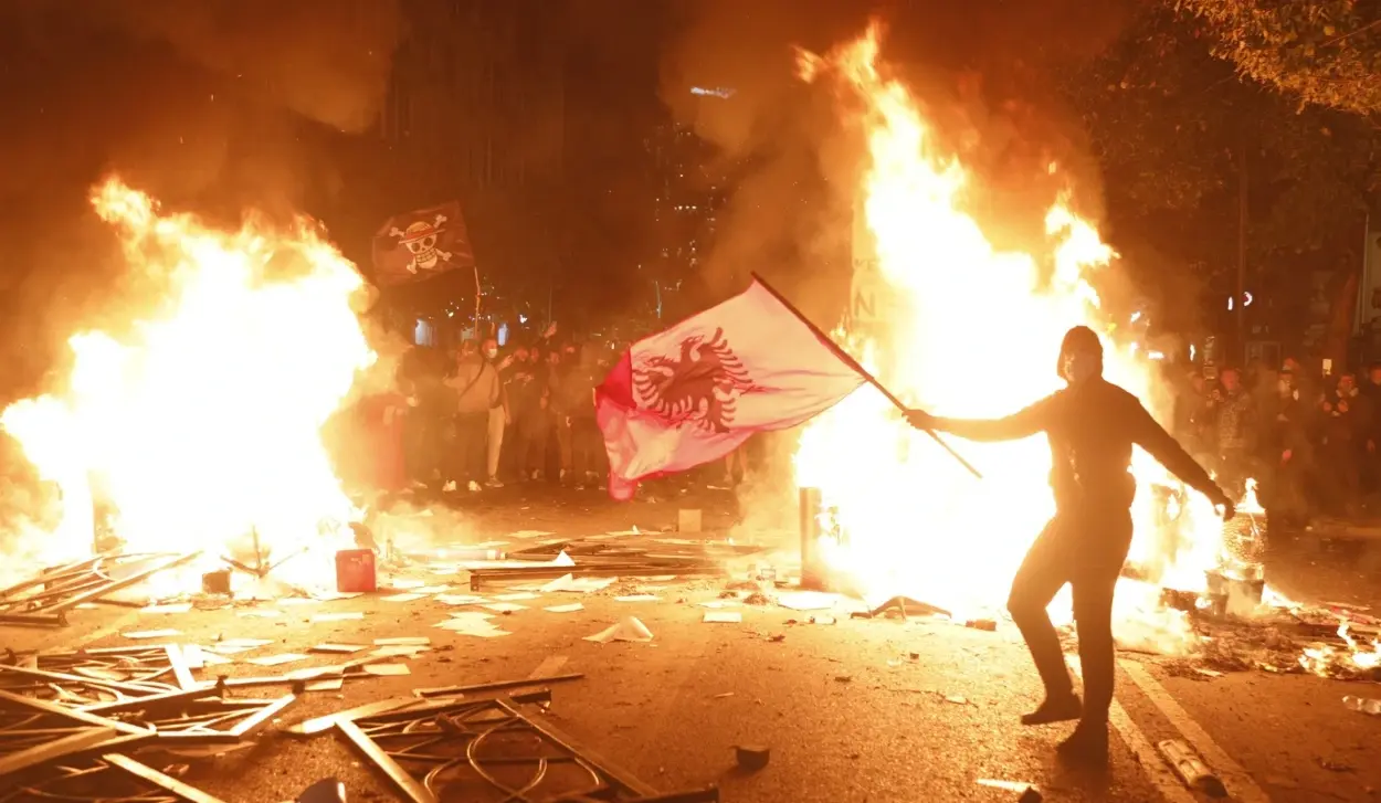 SEVERAL INJURED AND DETAINED AFTER STUDENT PROTEST TURNS VIOLENT