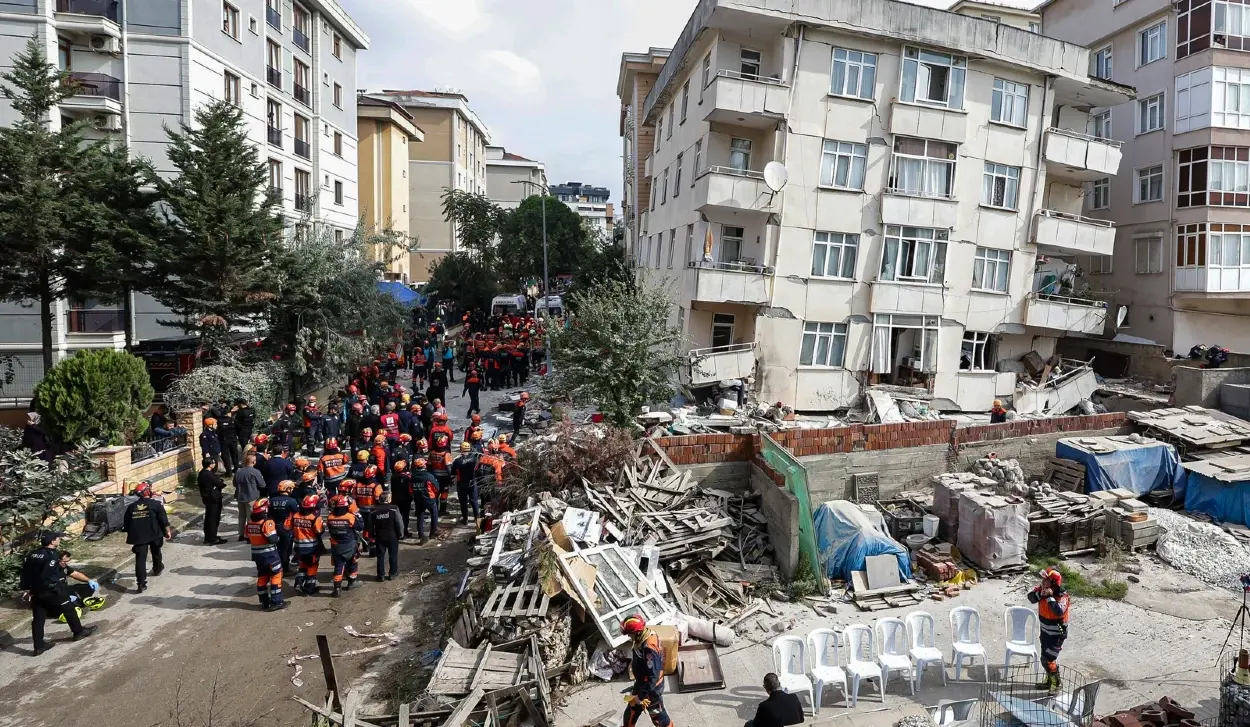 FIVE PEOPLE KILLED IN COLLAPSED BUILDING