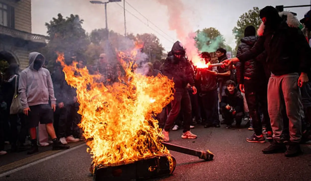 STUDENTS DEMAND BETTER SCHOOL CONDITIONS AT DEMONSTRATIONS