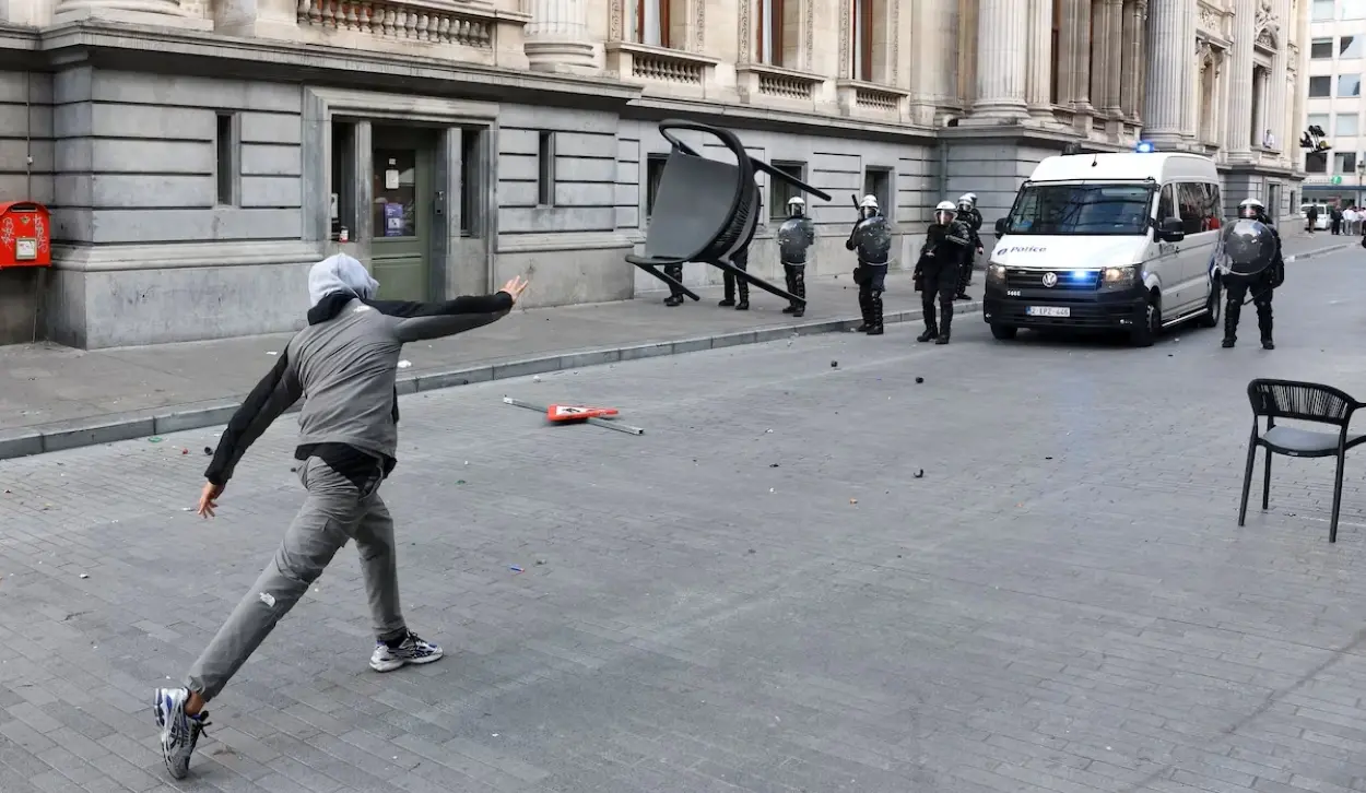 HUNDREDS OF YOUNG PEOPLE PROTEST IN CENTRAL BRUSSELS