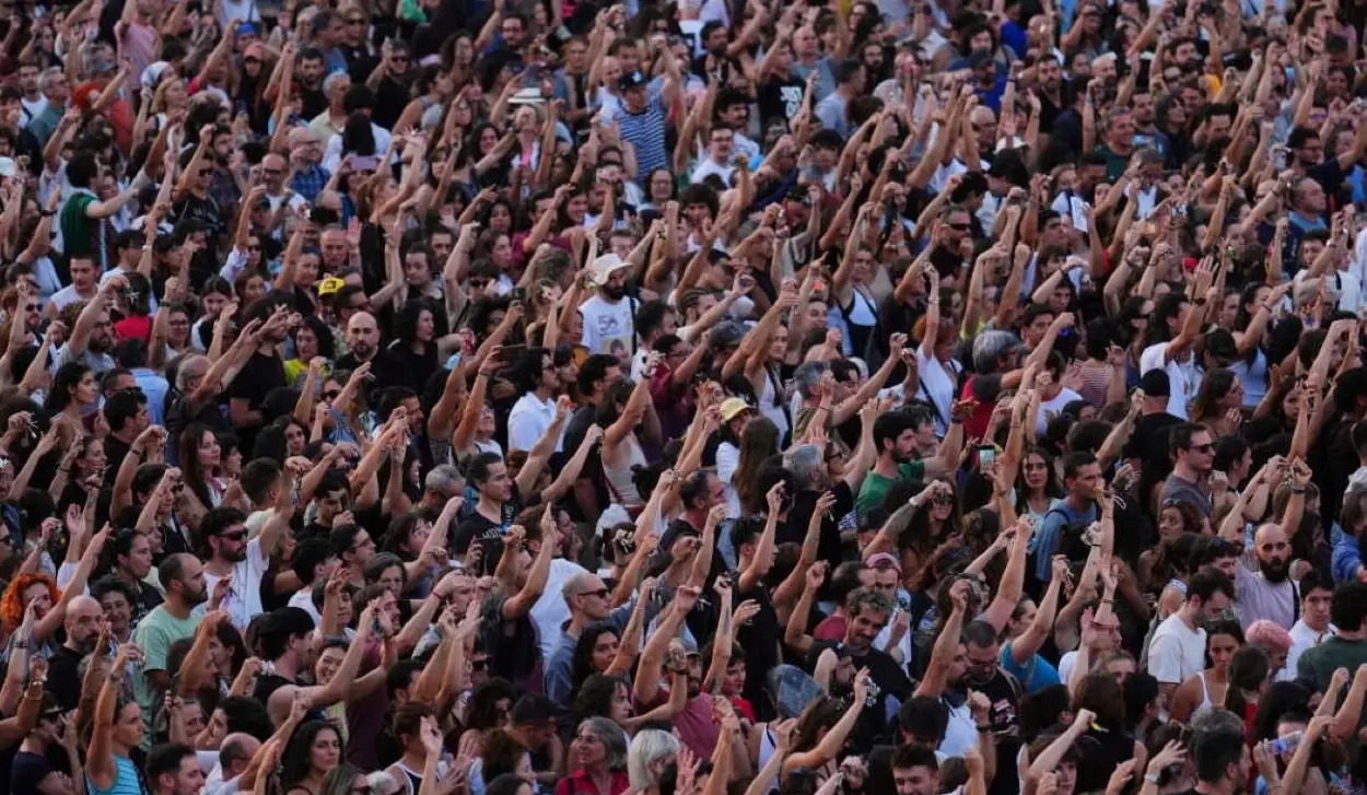 TENS OF THOUSANDS OF PEOPLE TAKE TO THE STREETS OF MADRID AND OTHER CITIES