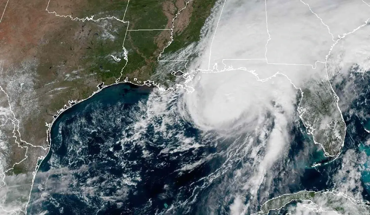 ISAÍAS HURRICANE REACHES THE GULF OF MEXICO