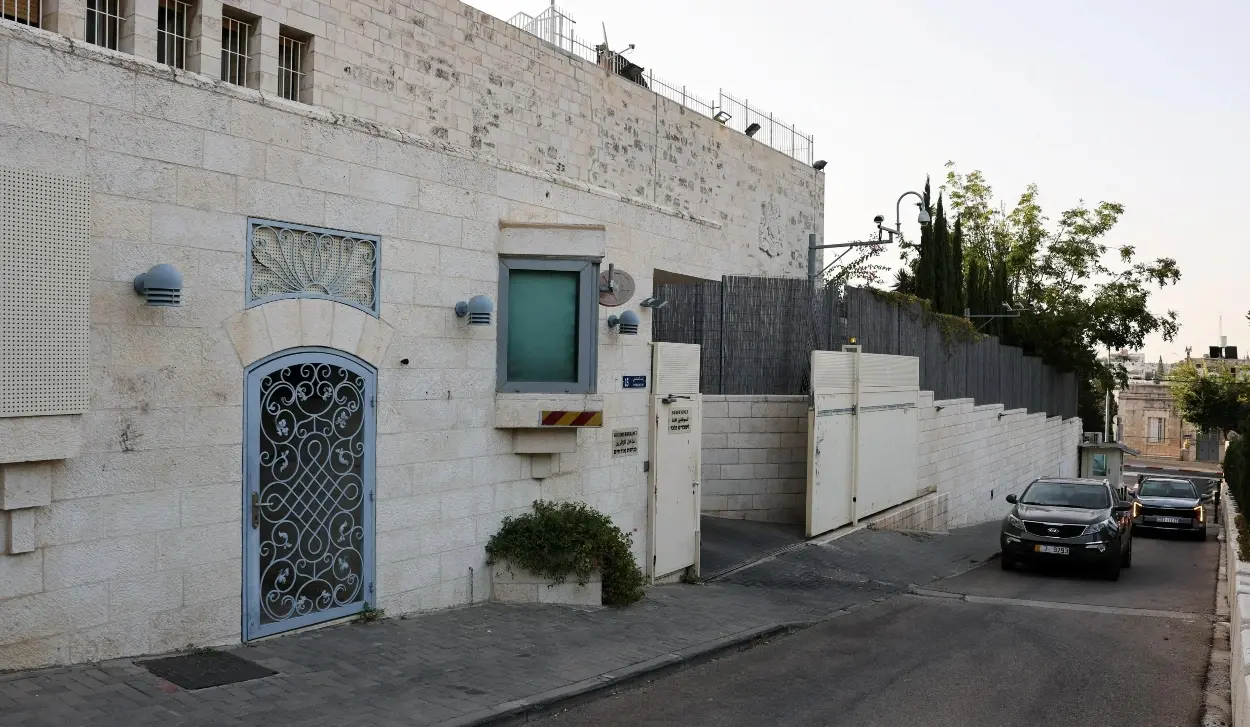 SEVEN BRITISH DIPLOMATS TO REMAIN IN CONSULATE BUILDING