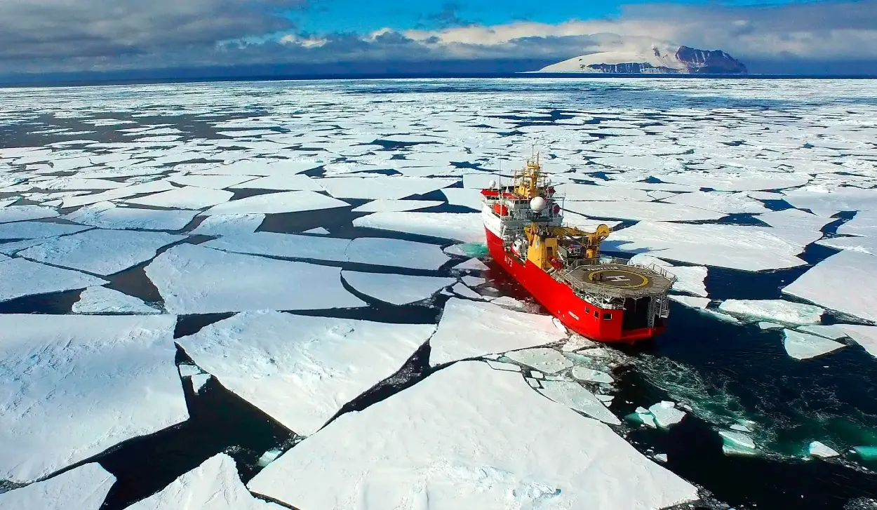 BRITAIN'S ONLY ICEBREAKER SUFFERS ENGINE FAILURE