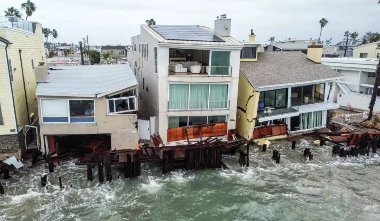 HUGE WAVES DESTROY HOMES IN LONG BEACH