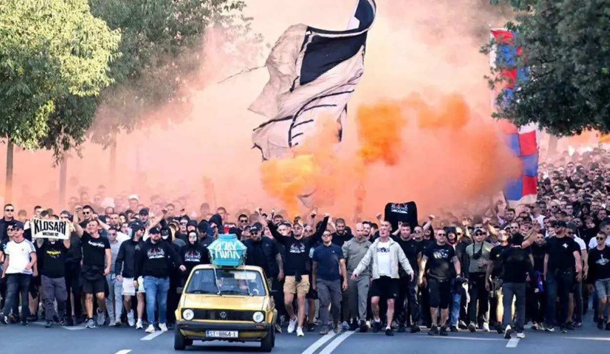 HAJDUK FANS CHANT "AUSCHWITZ!" AND "GET UP, ADOLF!" WHILE MARCHING TOWARDS POLJUD STADIUM