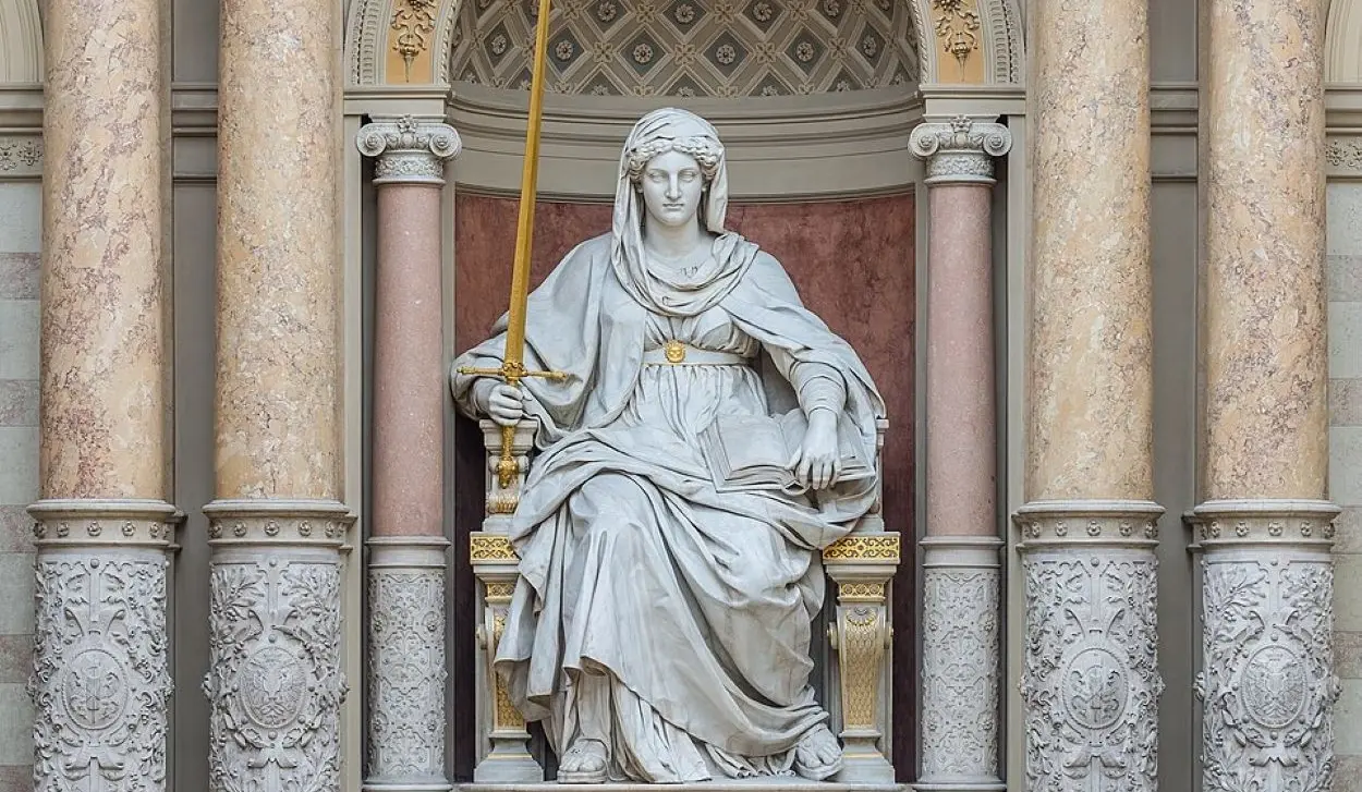 AUSTRIAN JUDGES AND PROSECUTORS ON STRIKE
