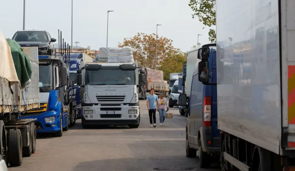 TRUCK DRIVERS SET UP BLOCKADES OVER HIGH PRICES