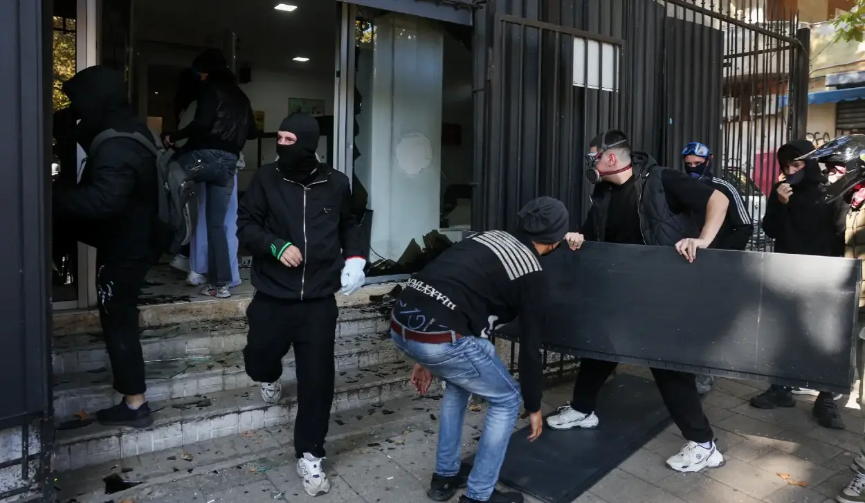 PROTESTERS CLASH WITH POLICE, STORM APPEALS COURT BUILDING