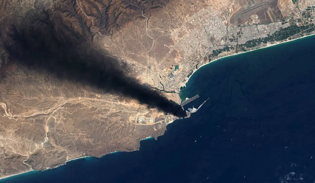 OIL TANKER CATCHES FIRE IN THE STRAIT OF HORMUZ