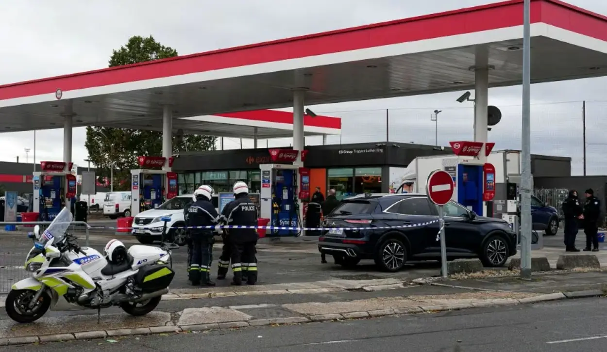 ONE PERSON KILLED IN DRIVE-BY SHOOTING NEAR PARIS
