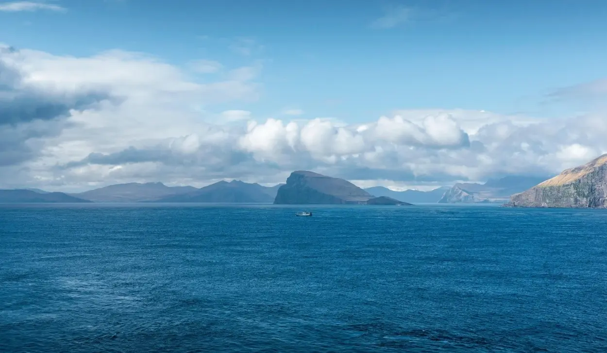 TRUMP CONSIDERS RENAMING THE ATLANTIC OCEAN "TRUMP OCEAN"