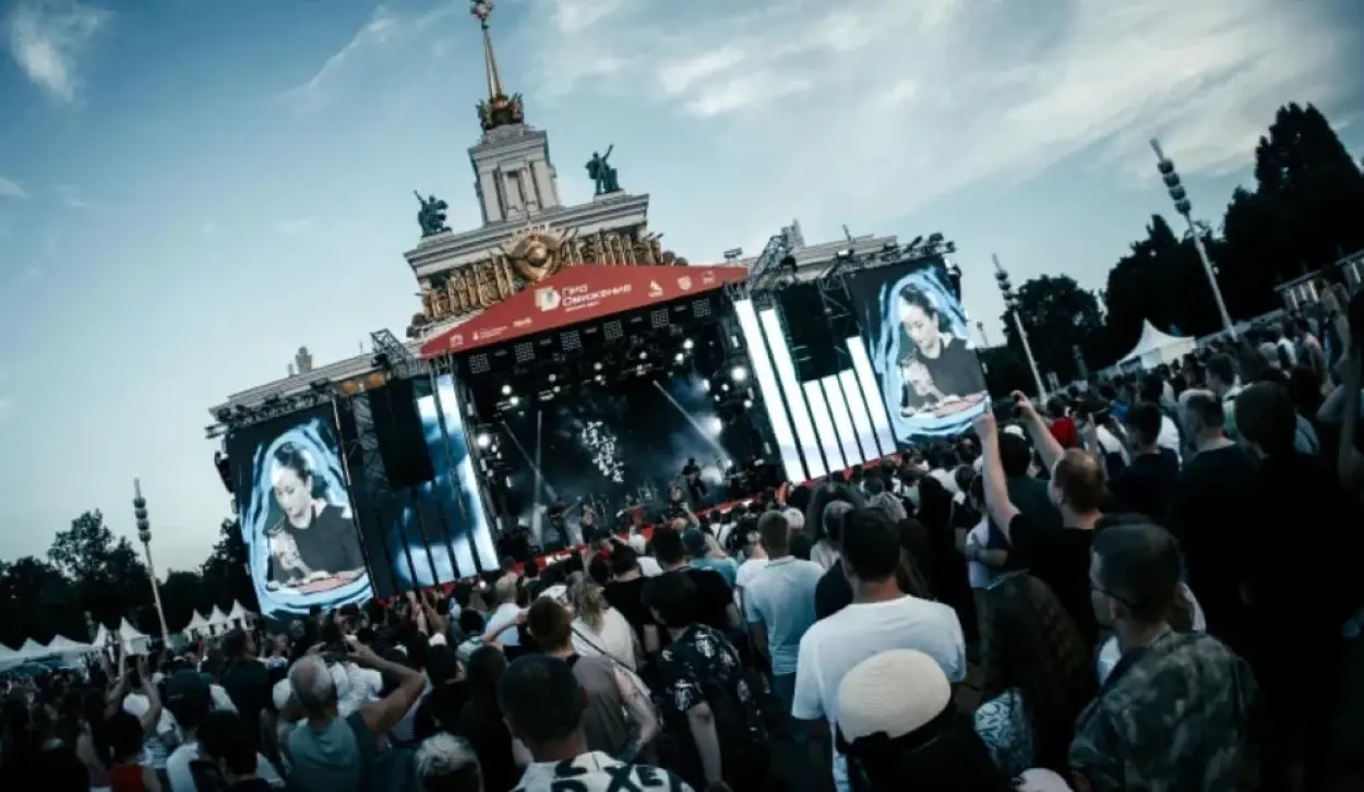 FIRST JOINT RUSSIAN-CHINESE ROCK FESTIVAL OPENS IN BEIJING
