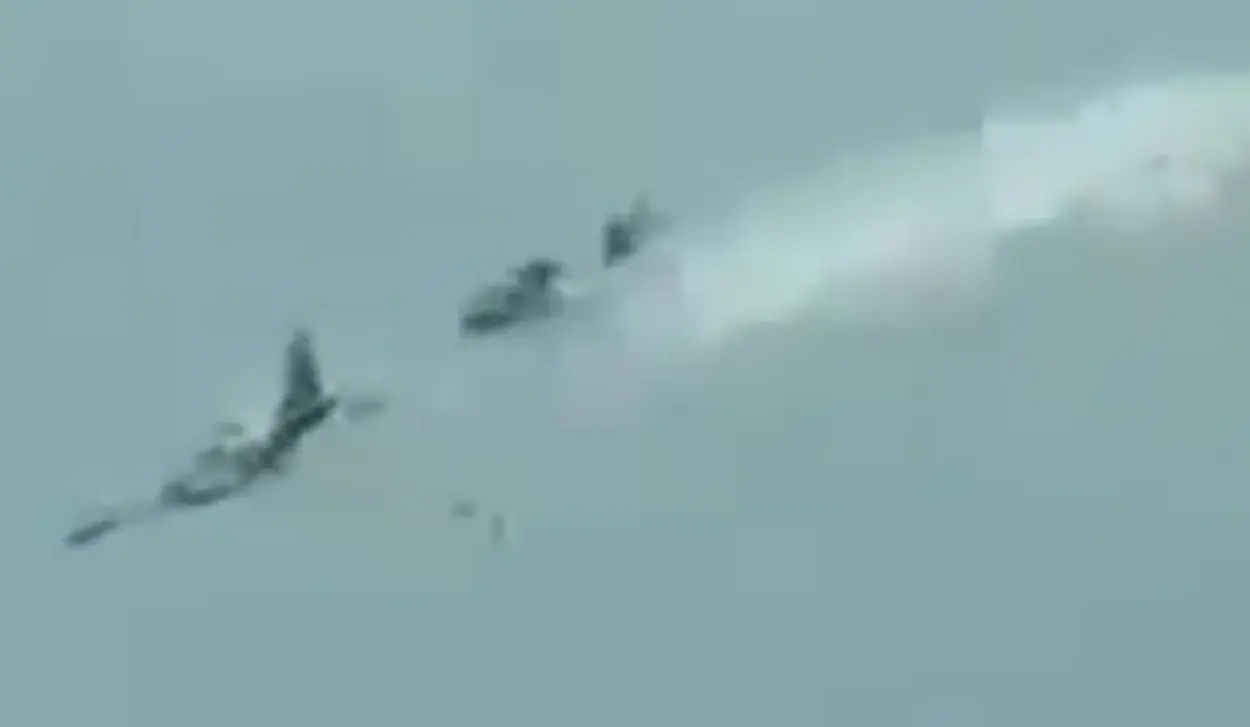 FOUR PILOTS KILLED IN CRASH OF TWO FIGHTER JETS