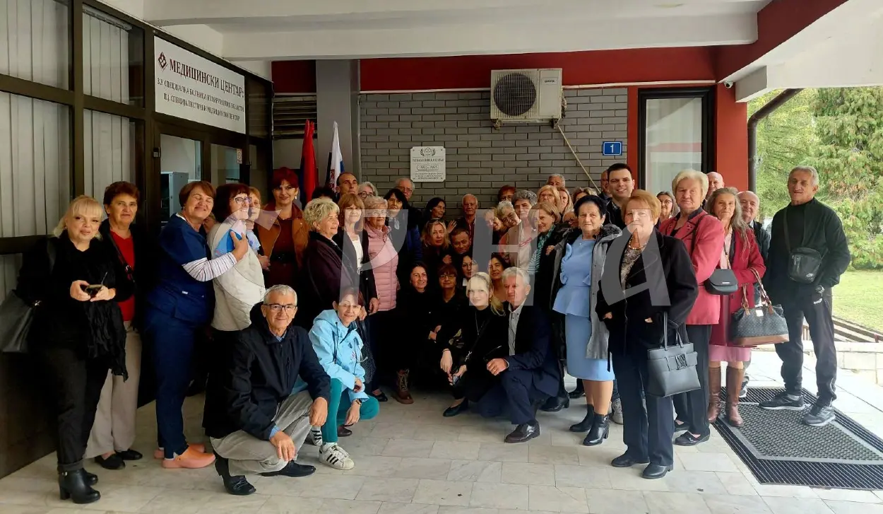 MEMORIAL PLAQUE UNVEILED IN GRATITUDE TO STAFF OF FORMER WARTIME HOSPITAL